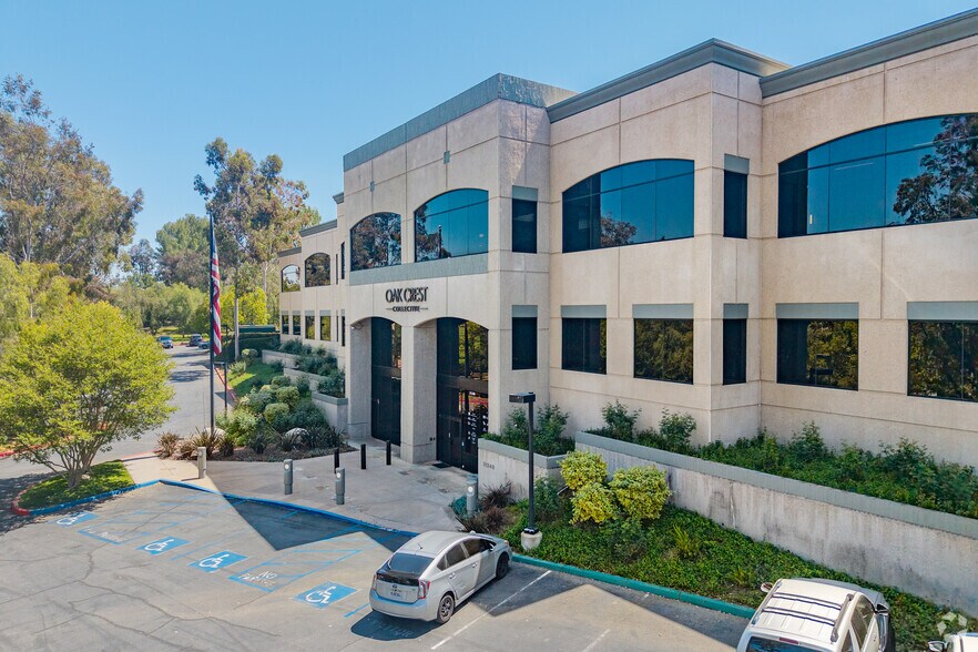 31248 Oak Crest Dr, Westlake Village, CA à louer - Photo du bâtiment - Image 3 de 7