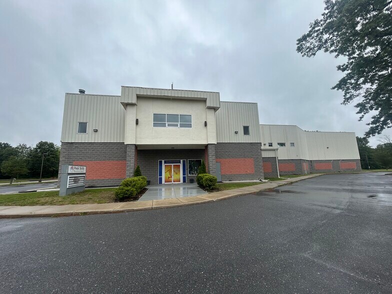 1039 Industrial Dr, West Berlin, NJ à vendre - Photo du bâtiment - Image 1 de 10