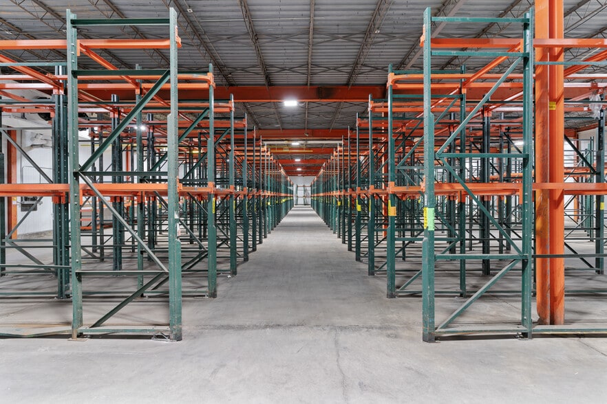 1300 Estes Dr SW, Atlanta, GA for sale - Interior Photo - Image 2 of 6