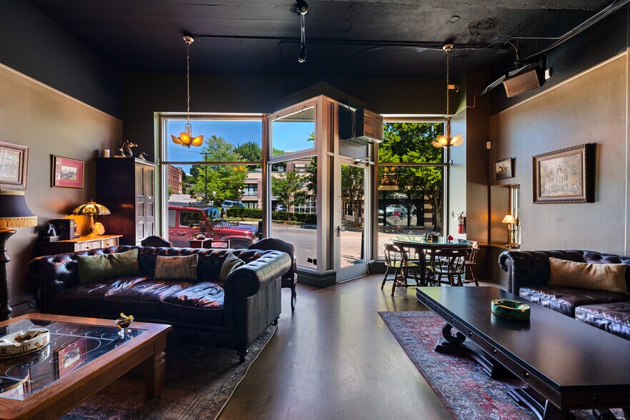 81 Coxe Ave, Asheville, NC à louer - Photo du bâtiment - Image 2 de 32