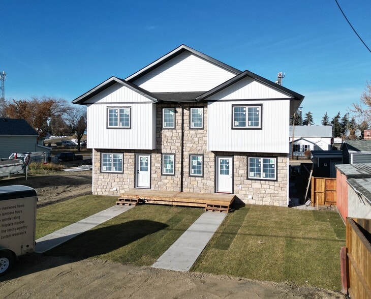 5139 48 St, Innisfail, AB à vendre - Photo du bâtiment - Image 2 de 36