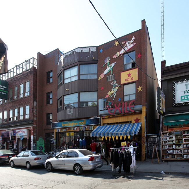 Plus de détails pour 58-62 Kensington Ave, Toronto, ON - Multi-résidentiel à vendre