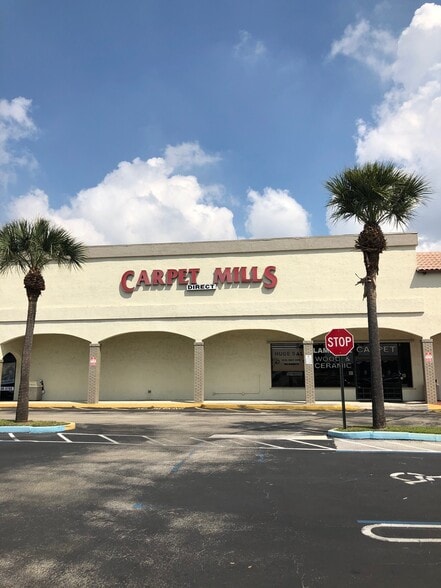 4617 Lake Worth Rd, Lake Worth, FL for lease - Building Photo - Image 3 of 8