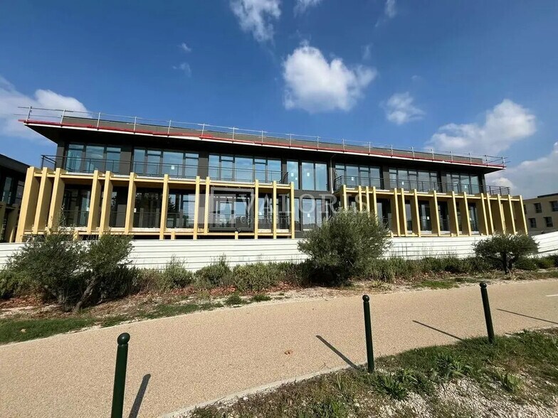 Bureau dans Aix-en-Provence à louer - Photo du bâtiment - Image 2 de 10