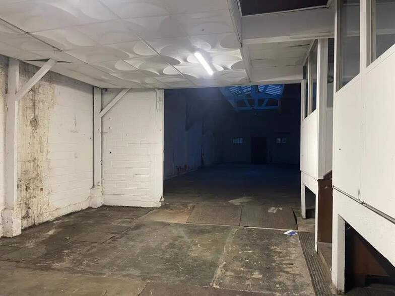 Industrial in Montreuil for lease - Interior Photo - Image 1 of 3