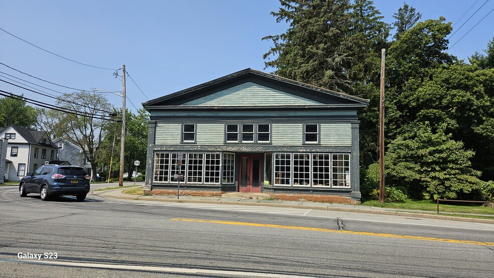 Ramsdell 3 buildings Chester Village Lot portfolio of 2 properties for sale on LoopNet.ca - Building Photo - Image 2 of 10