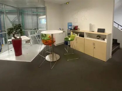 Industriel dans Montigny-le-Bretonneux à vendre - Photo du bâtiment - Image 2 de 9