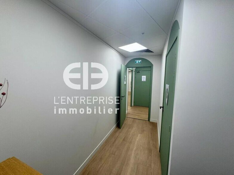 Office in Nice for lease - Interior Photo - Image 3 of 7