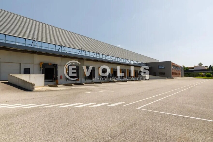 555 Rue De La Dombes, Miribel à louer - Photo du bâtiment - Image 2 de 15