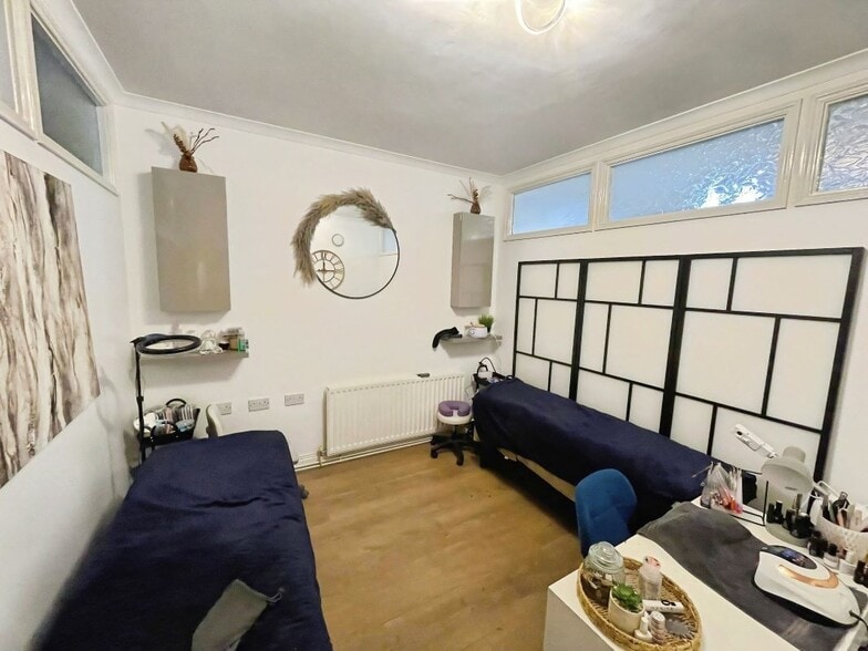 39 Sevenoaks Dr, Sunderland for sale - Building Photo - Image 2 of 6