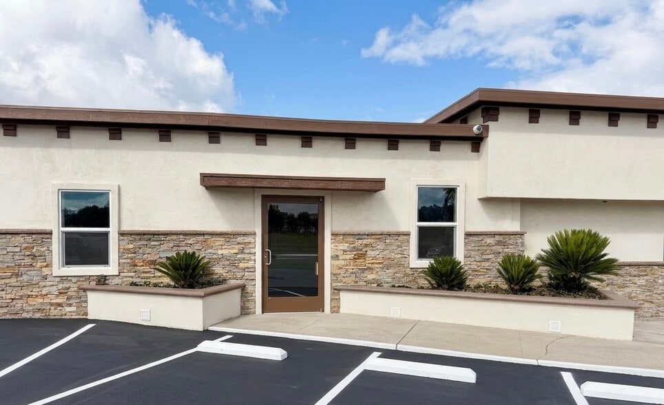24639 Arch St, Santa Clarita, CA for lease - Building Photo - Image 2 of 12