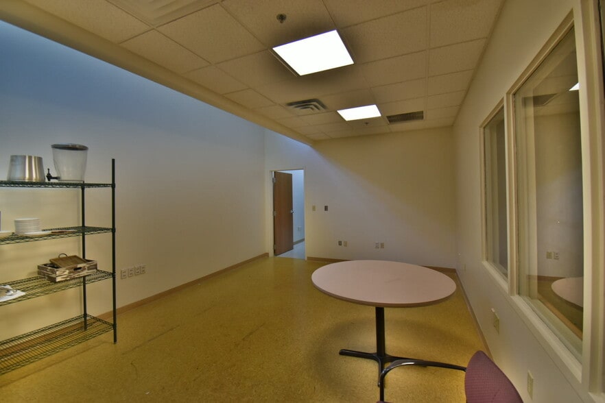 Mediplex Of Concord, Concord, MA for lease - Interior Photo - Image 2 of 12