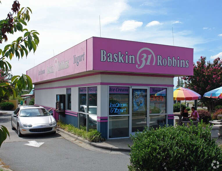 2434 Lewisville Clemmons Rd, Clemmons, NC à vendre - Photo du bâtiment - Image 3 de 6