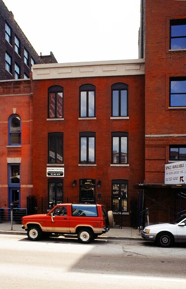 223 W Ohio St, Chicago, IL à vendre - Photo du bâtiment - Image 2 de 4