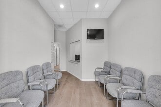 8882 Royal Palm Blvd, Coral Springs, FL for lease Interior Photo- Image 2 of 2