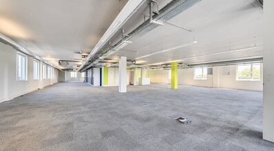 7 Newington Barrow Way, London for lease Interior Photo- Image 2 of 7