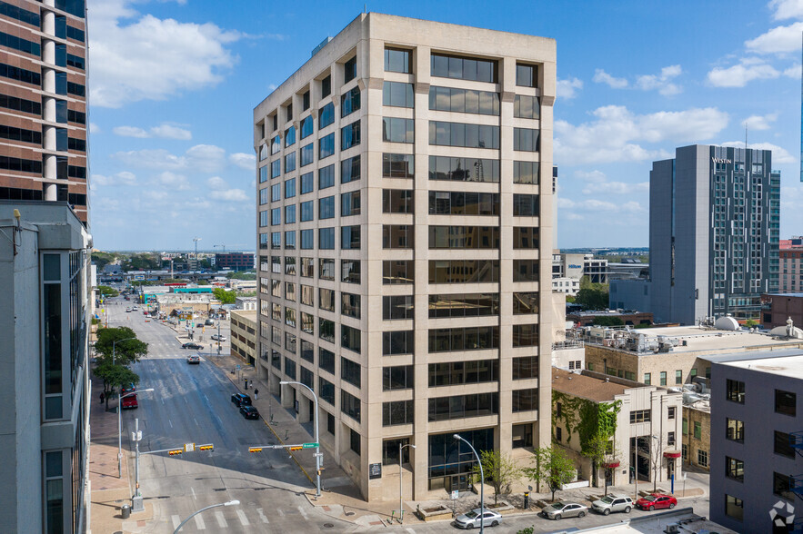 211 E 7th St, Austin, TX à louer - Photo principale - Image 1 de 4