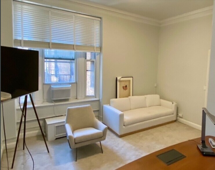 1155 Park Ave, New York, NY for sale - Interior Photo - Image 1 of 6