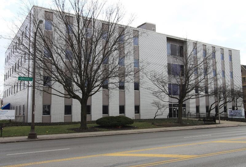 899 E Broad St, Columbus, OH for lease - Building Photo - Image 2 of 36