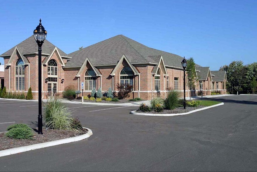 229 E Wallings Rd, Broadview Heights, OH à louer - Photo du bâtiment - Image 1 de 5
