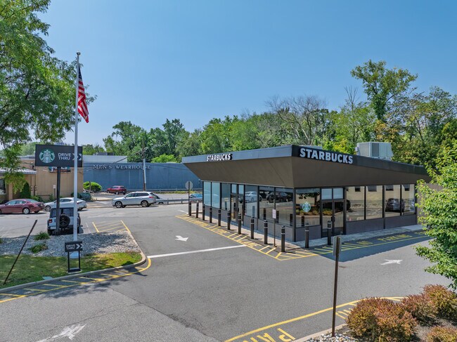 Plus de détails pour 177 Route 17 S, Paramus, NJ - Commerce de détail à vendre