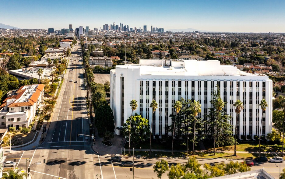 4680 Wilshire Blvd, Los Angeles, CA à vendre - Photo du bâtiment - Image 2 de 10