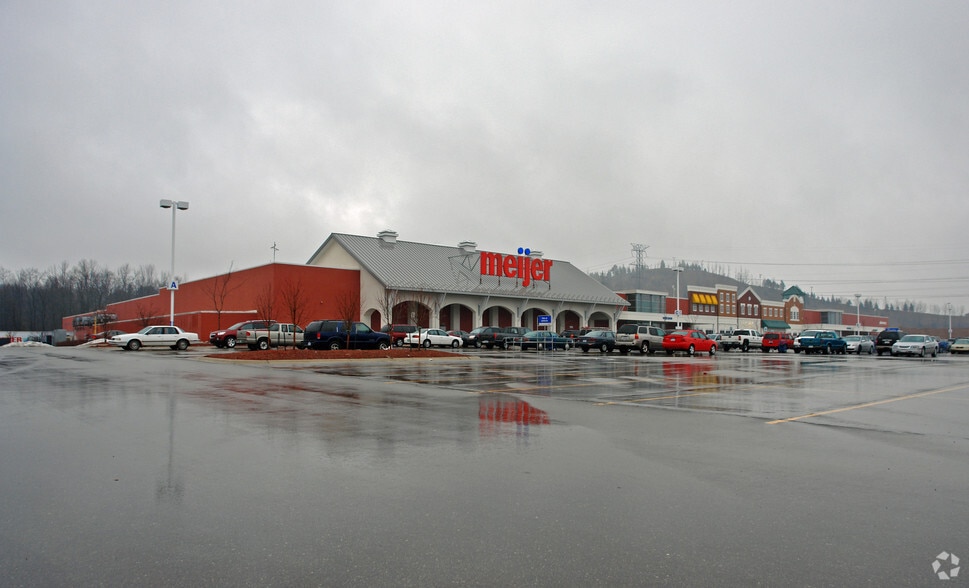 6001 Highland Rd, White Lake, MI for lease - Primary Photo - Image 1 of 2