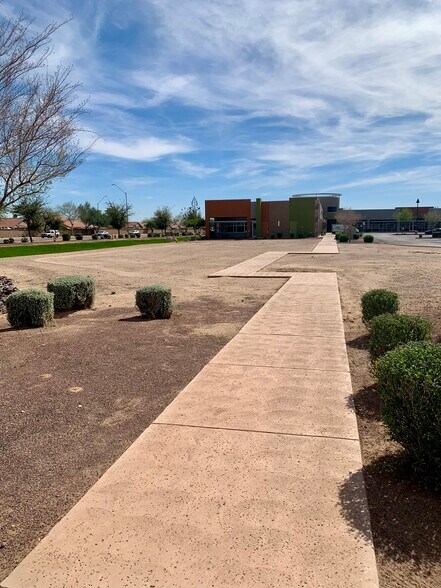 15800 N Litchfield Rd, Surprise, AZ à vendre - Photo du bâtiment - Image 3 de 8