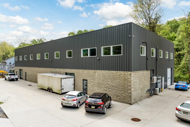 Plus de détails pour 528 Camp Horne Rd, Pittsburgh, PA - Local d'activités à louer