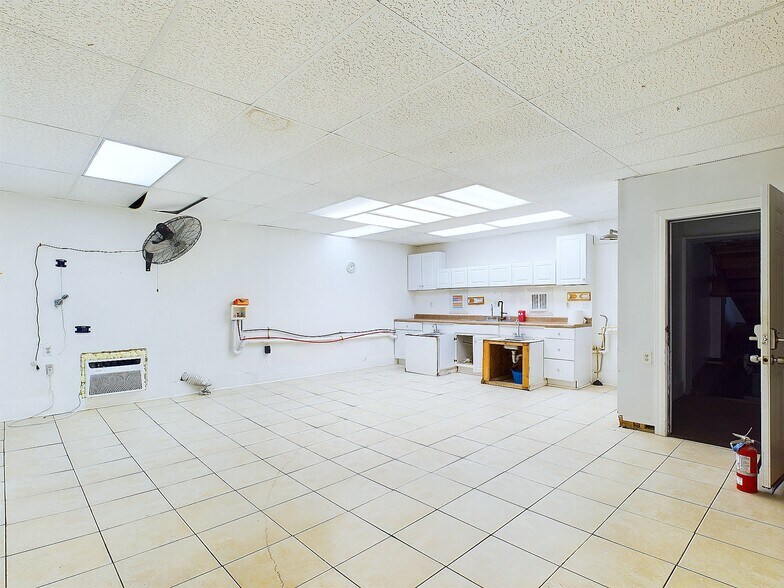 1217 E Spring St, New Albany, IN à vendre - Photo du bâtiment - Image 2 de 61