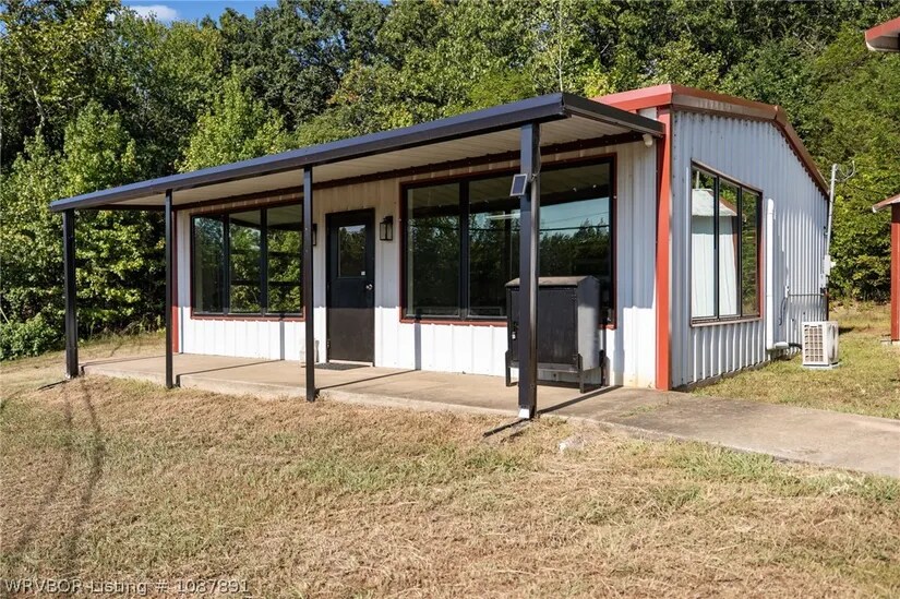 10425 N Highway 71, Mountainburg, AR à vendre - Photo du bâtiment - Image 3 de 43