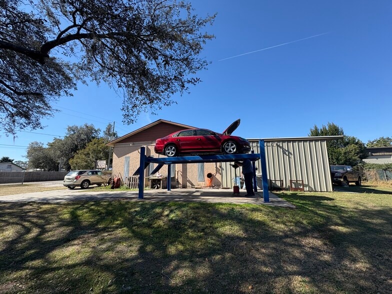 38525 Palm Grove Dr, Zephyrhills, FL for sale - Building Photo - Image 3 of 13