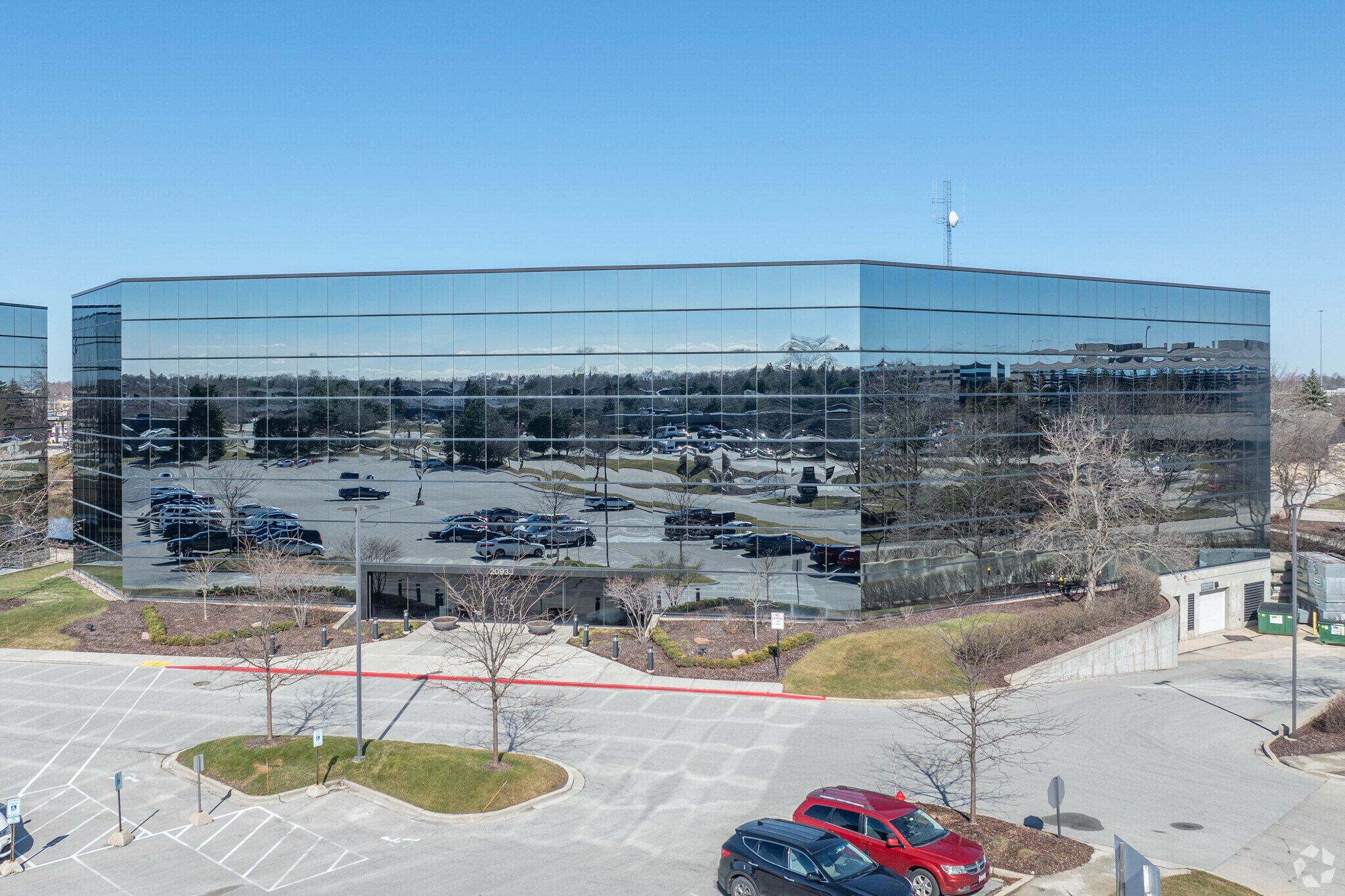 20935 Swenson Dr, Waukesha, WI for lease Primary Photo- Image 1 of 9