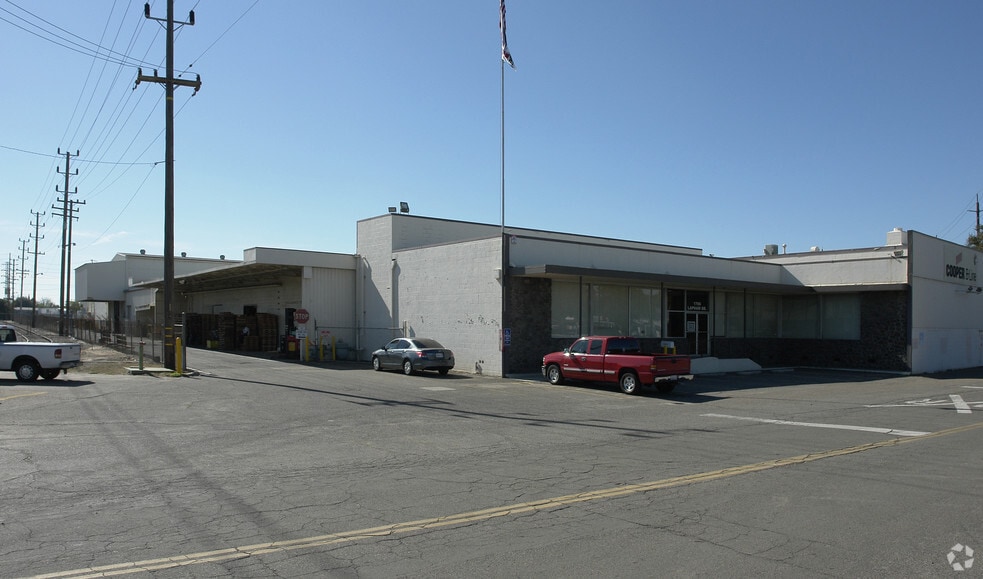 1706 Lapham Dr, Modesto, CA for lease - Primary Photo - Image 1 of 7