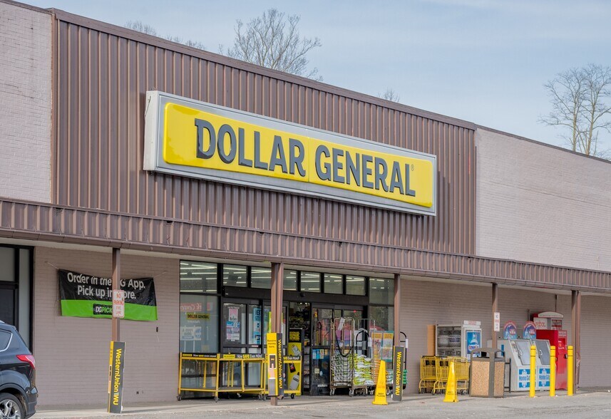 513 Kanawha Ave, Rainelle, WV à louer - Photo du bâtiment - Image 3 de 7