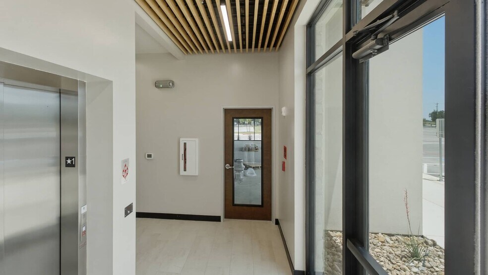 3701 W State Highway 29, Georgetown, TX for lease - Interior Photo - Image 3 of 5