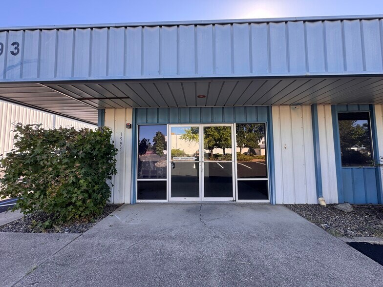 1593 Beltline Rd, Redding, CA à louer - Photo du bâtiment - Image 3 de 9