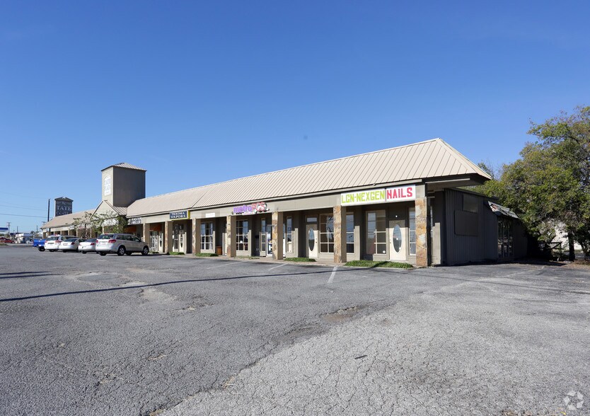 4520 Texoma Pky, Sherman, TX for lease - Building Photo - Image 1 of 2