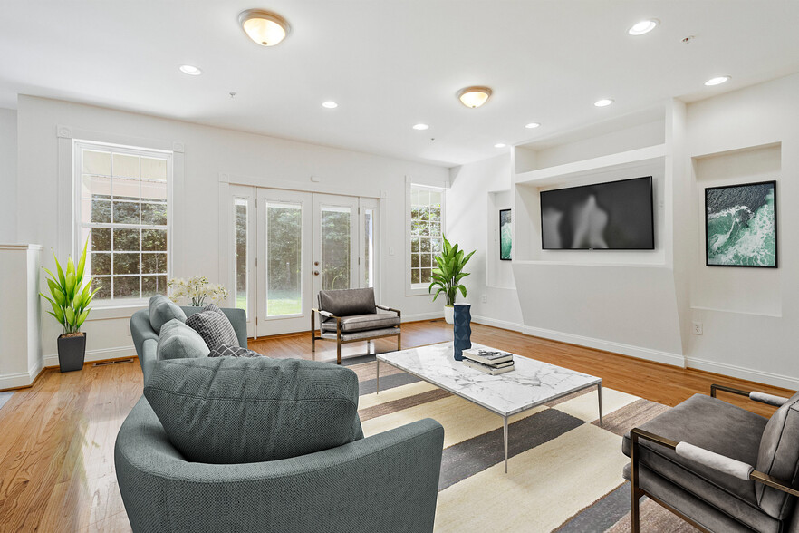 10811 Electric Ave, Lanham, MD à vendre - Photo du bâtiment - Image 3 de 21