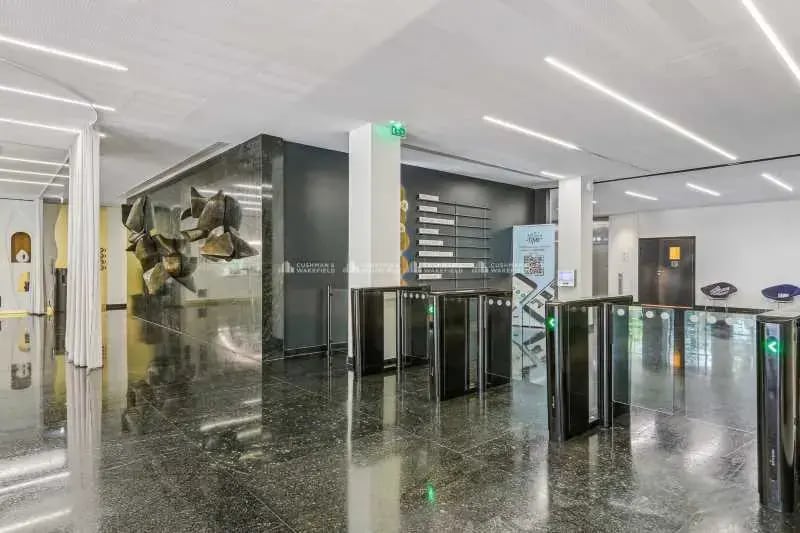 40-52 Boulevard Du Parc, Neuilly-sur-Seine for lease - Interior Photo - Image 2 of 15