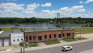 More details for 623 S 1st St, Clinton, IA - Retail for Sale