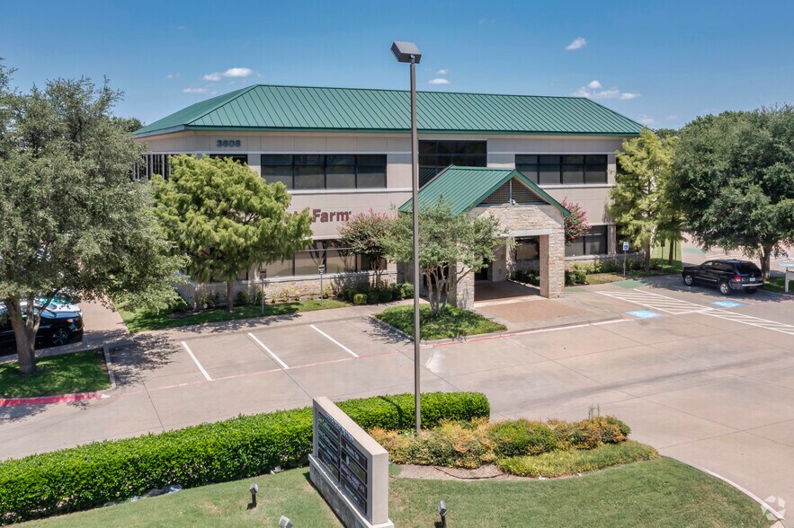 3608 Preston Rd, Plano, TX à louer - Photo du bâtiment - Image 2 de 8