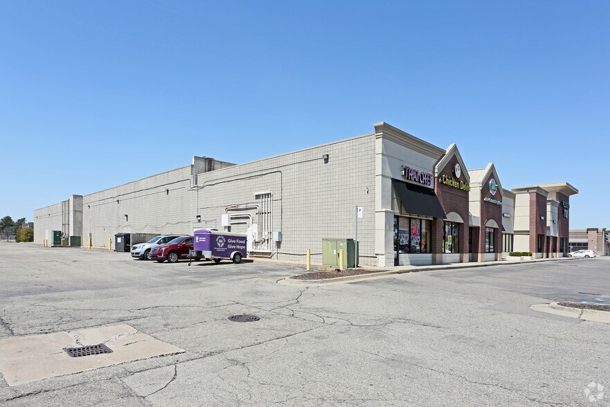 44801-44975 Hayes Rd, Sterling Heights, MI à louer - Photo du bâtiment - Image 2 de 5