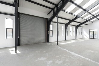 5 Elstree Way, Borehamwood à louer Photo intérieure- Image 1 de 3