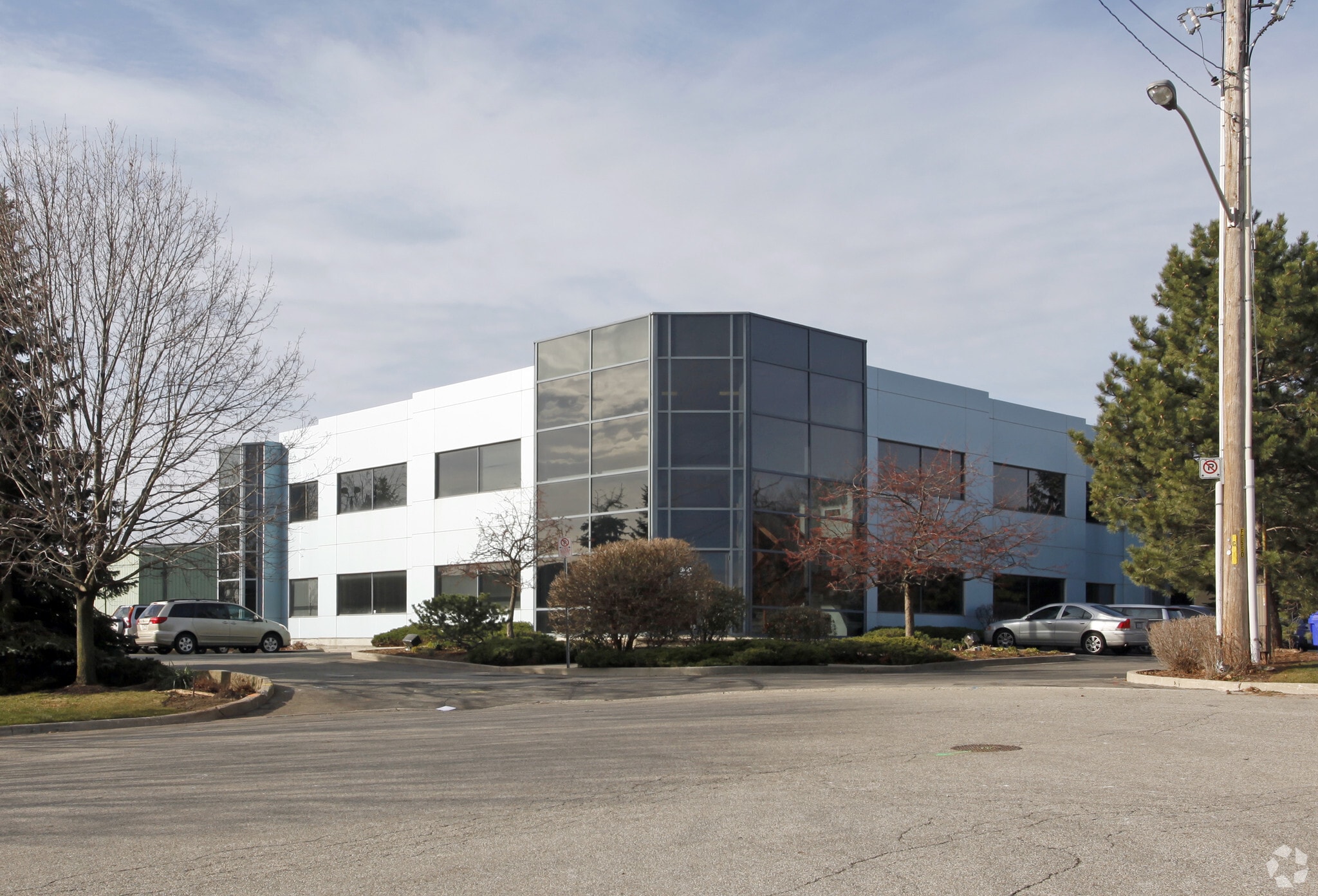 940 Sheldon Ct, Burlington, ON for lease Primary Photo- Image 1 of 15