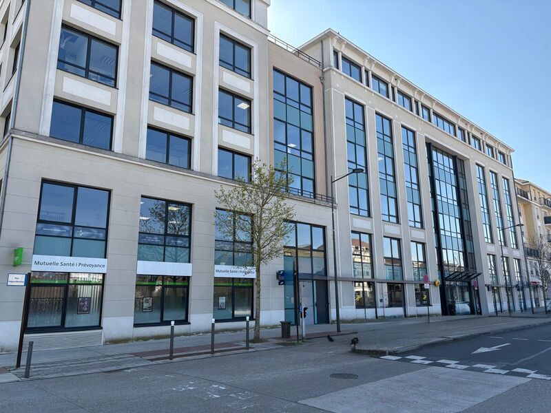 Office in Bussy-Saint-Georges for lease Building Photo- Image 1 of 18