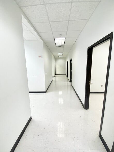 8202 Spring Valley Rd, Dallas, TX à louer - Photo intérieure - Image 3 de 6