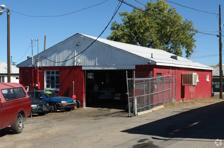 11090 E Colfax Ave & 1497 Kingston St portefeuille de 2 propriétés à vendre sur LoopNet.ca - Photo principale - Image 2 de 3