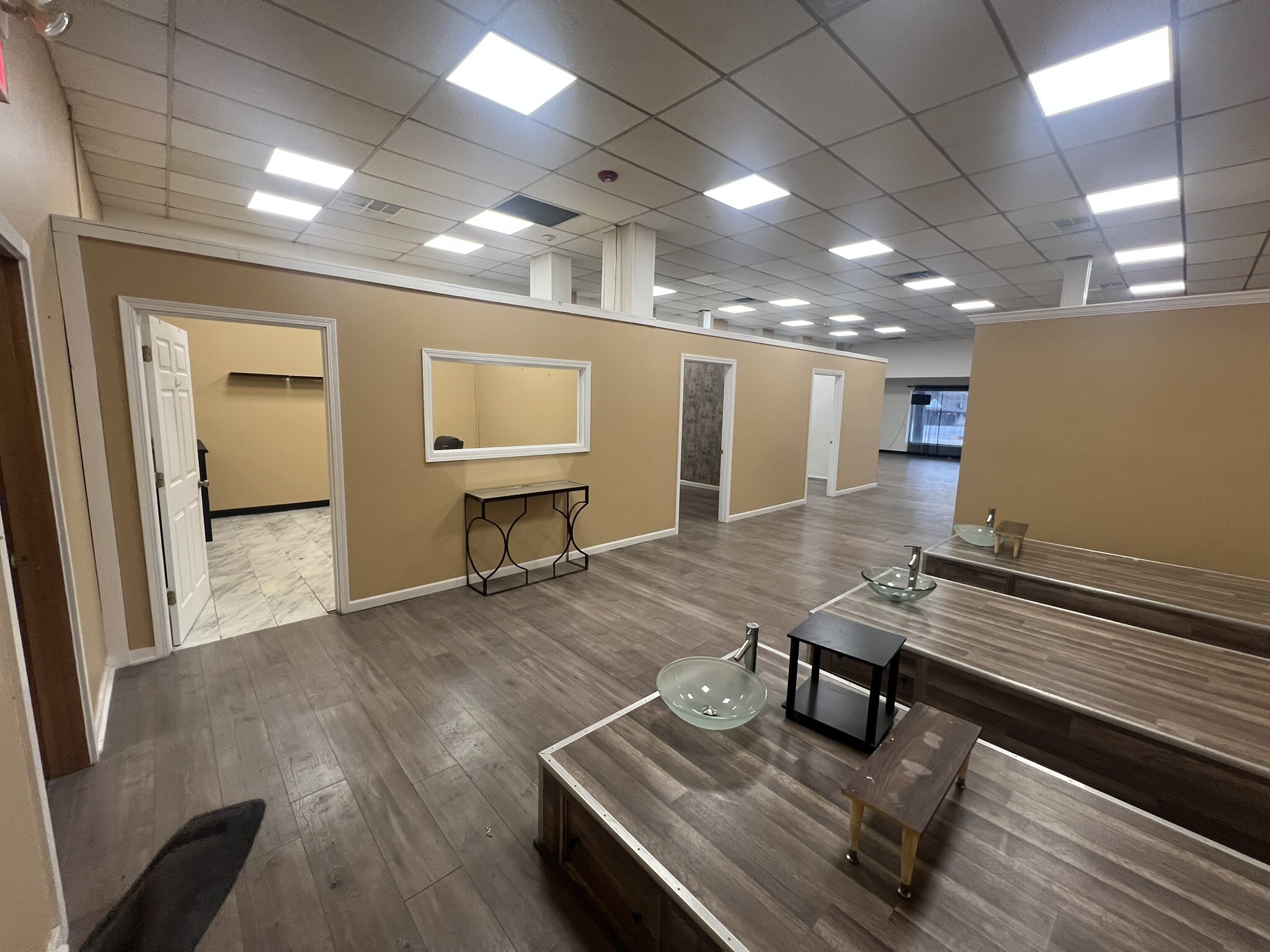 Boulder Hill Pass @ Rt 25, Montgomery, IL for lease Interior Photo- Image 1 of 17