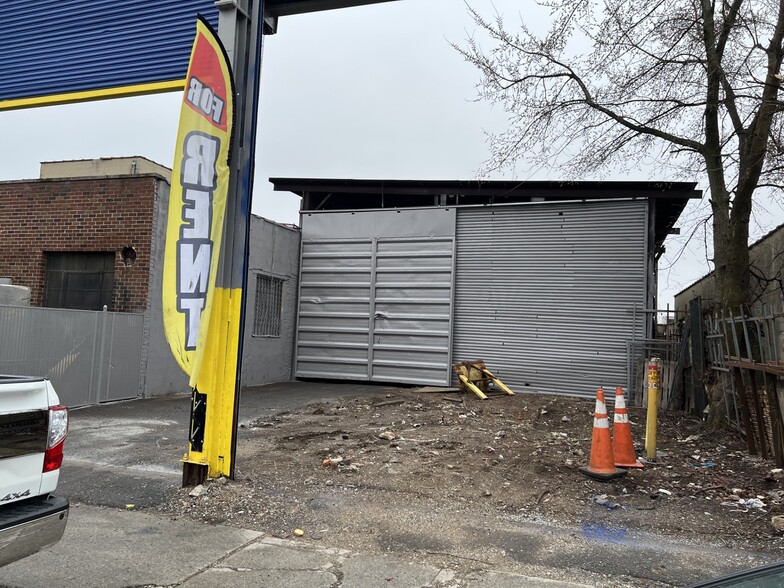 15-29 129th St, College Point, NY à louer - Photo du bâtiment - Image 3 de 3